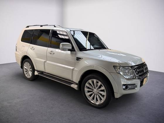 MITSUBISHI PAJERO FULL 3.2 HPE 4X4 16V TURBO INTERCOOLER DIESEL 4P AUTOMÁTICO MITSUBISHI PAJERO FULL 3.2 HPE 4X4 16V TURBO INTERCOOLER DIESEL 4P AUTOMÁTICO